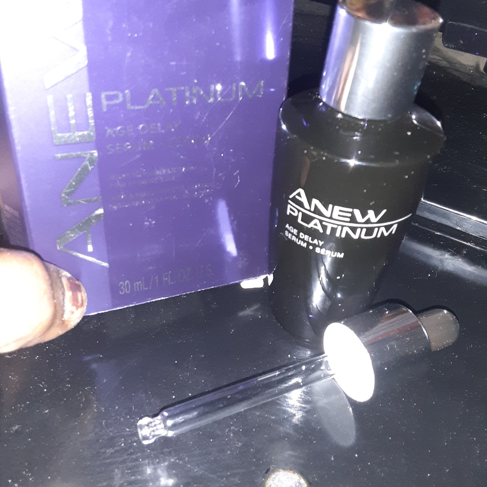 Avon Anew Platinum Age Delay Serum - Purple and Black - Picture 2 of 11